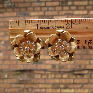 Vintage Signed Gold Tone Flower Clip On Earring
